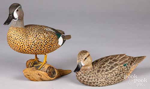PAIR OF CARVED AND PAINTED DUCK 30e83b