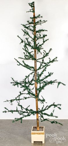 EIGHT FOOT GERMAN FEATHER TREE 30e91b