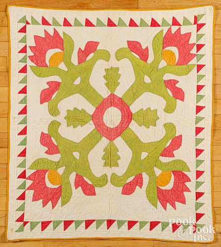 FLORAL APPLIQU CRADLE QUILT  30eb43