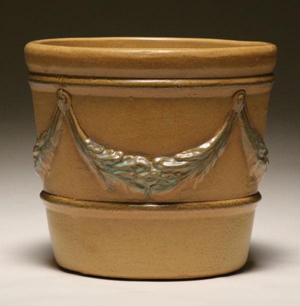 Zanesville glazed stoneware urn  4e464