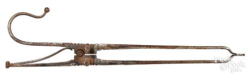 WROUGHT IRON PIPE TONGS, 19TH C.Wrought