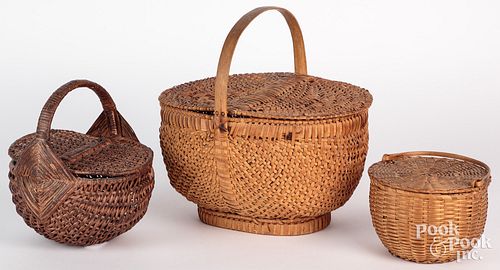 THREE SPLINT LIDDED GATHERING BASKETS,