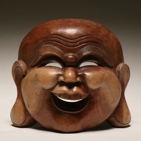 Carved wooden mask of a laughing 4e4d0