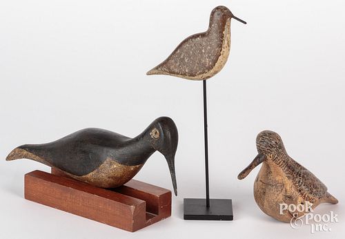 THREE CARVED AND PAINTED SHOREBIRD 30f0bf