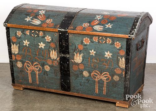 SCANDINAVIAN PAINTED DOME LID TRUNK  30f46f