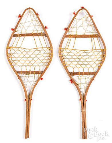 PAIR OF MINIATURE SNOWSHOES MID 30f554
