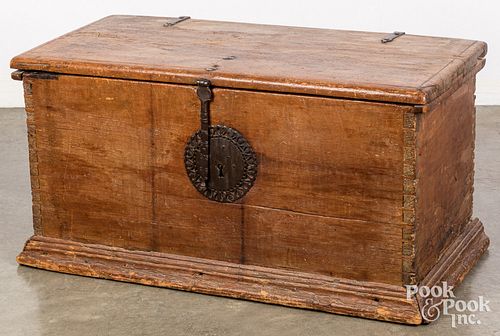 CONTINENTAL PINE BLANKET CHEST,