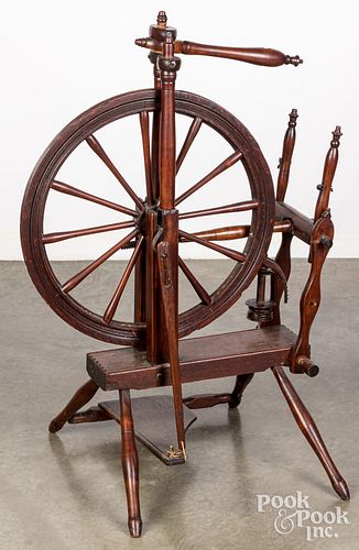 ANTIQUE SPINNING WHEEL.Antique spinning