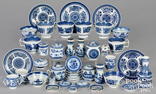 CHINESE EXPORT BLUE AND WHITE PORCELAIN  30f8bf