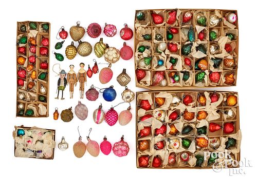 GROUP OF VINTAGE GLASS CHRISTMAS ORNAMENTSGroup