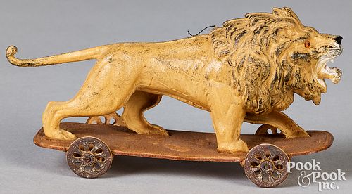 DRESDEN LION ON WHEELS CHRISTMAS 30f8f8