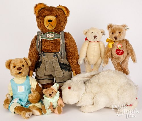 GROUP OF CONTEMPORARY TEDDY BEARS  30d4d7