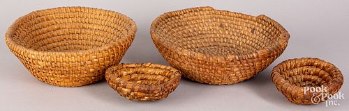 FOUR RYE STRAW BASKETS, 19TH C.Four