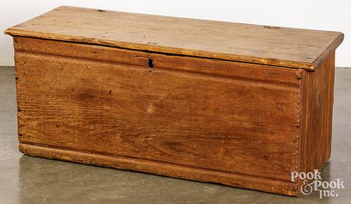 NEW ENGLAND PINE BLANKET CHEST  30d8ef