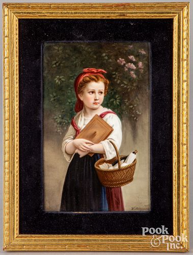 PAINTED PORCELAIN PLAQUE OF A YOUNG 30dbe1