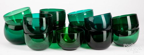 GROUP OF EMERALD GLASS BOWLSGroup 30dc62