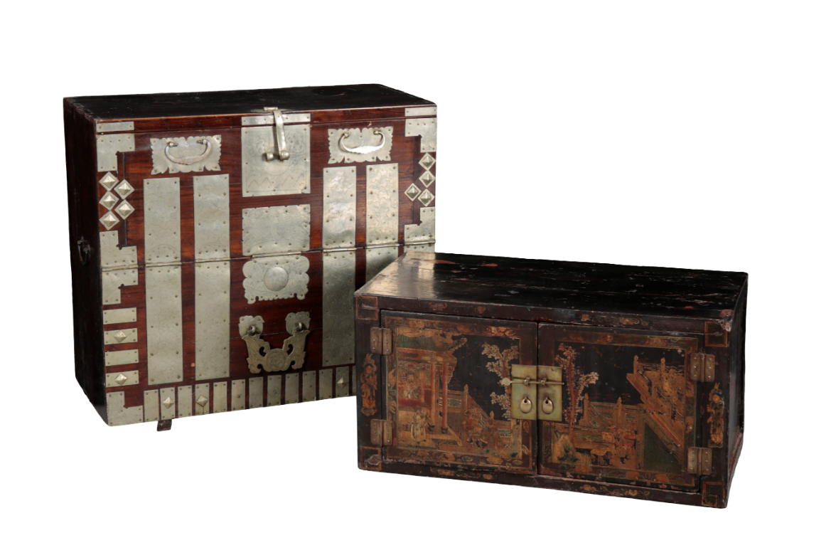 TWO CHINESE CHESTS 20th century  310ae7