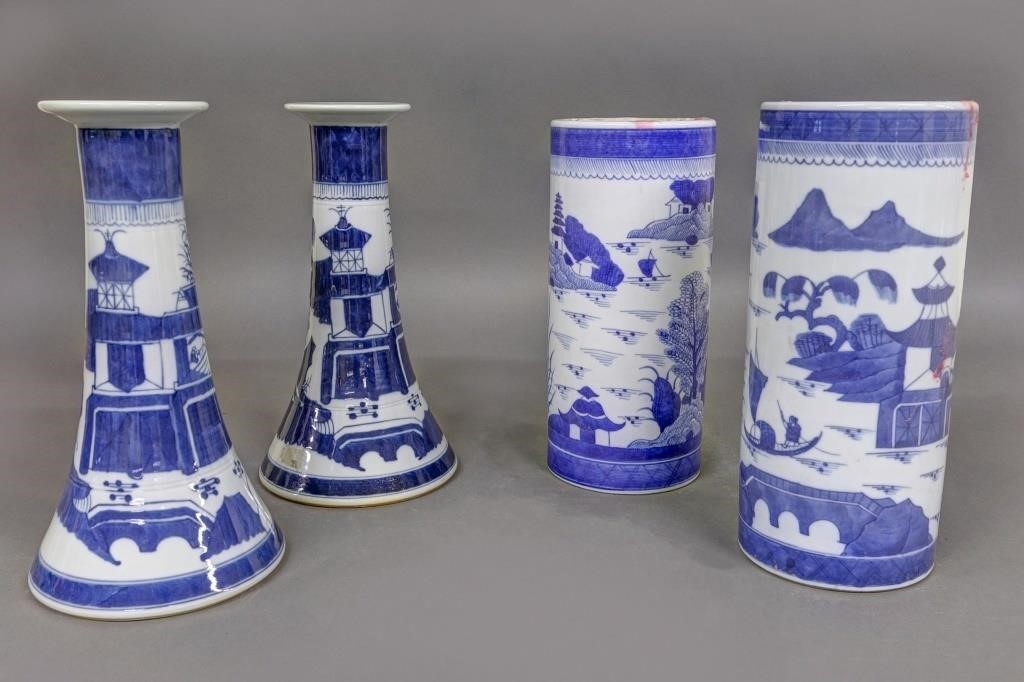 Large pair of Chinese porcelain