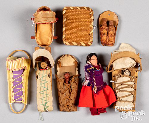 GROUP OF NATIVE AMERICAN DOLLS AND CRADLEBOARDSGroup