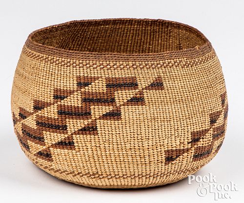 HUPA INDIAN WOVEN BASKET 19TH 310e62