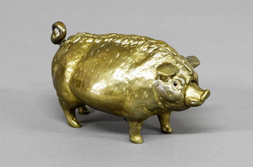 Brass pig with glass eyes and winding 310ef9