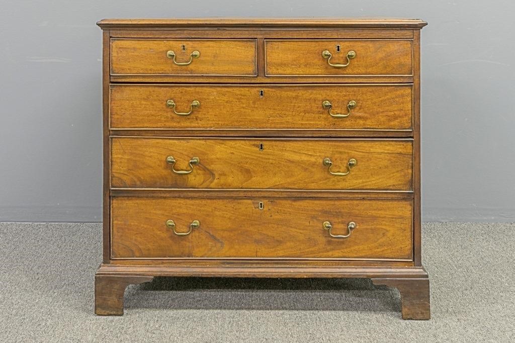 Georgian mahogany chest of drawers,