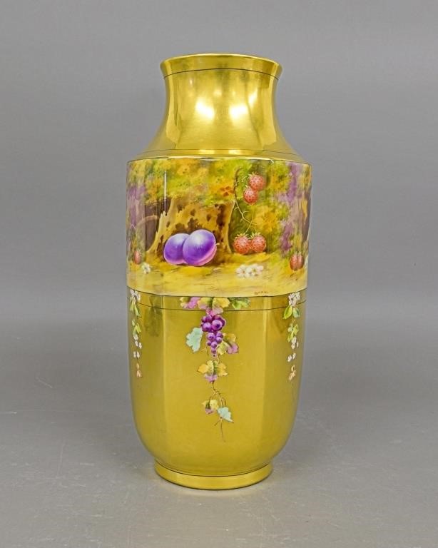 Chinese gilt porcelain vase titled