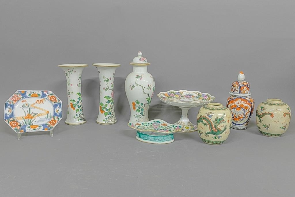 Asian porcelain garniture set (lid