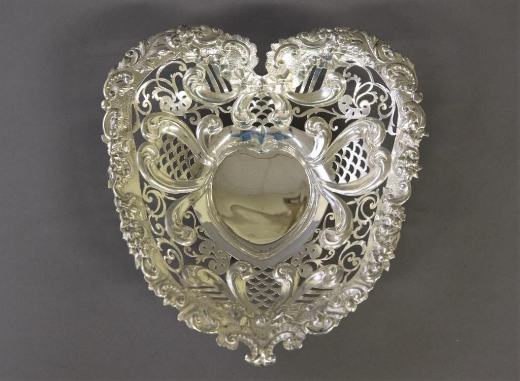 Sterling silver heart shaped dish, 2h