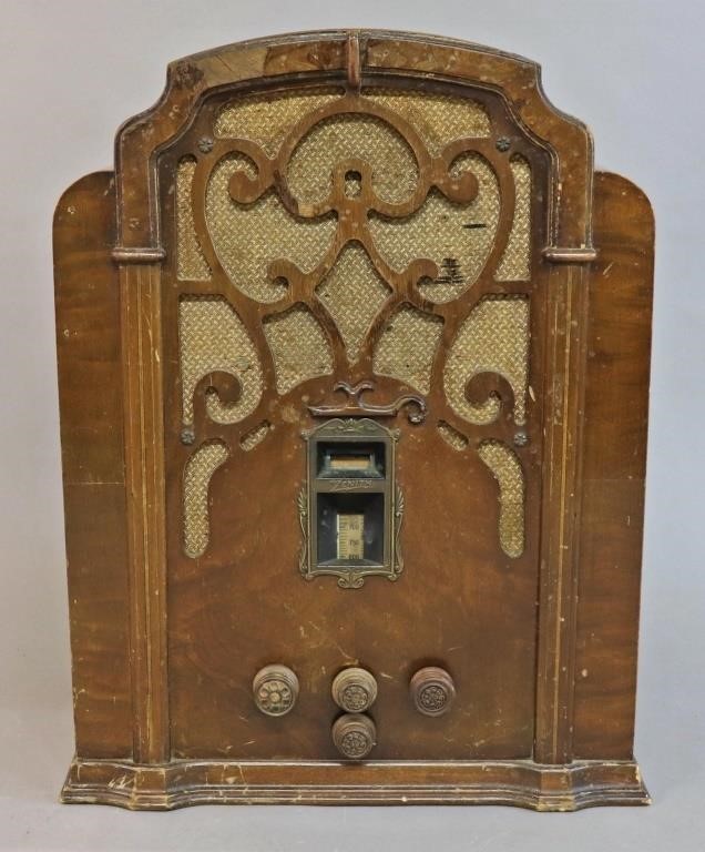 Zenith Model 715 tombstone radio, circa