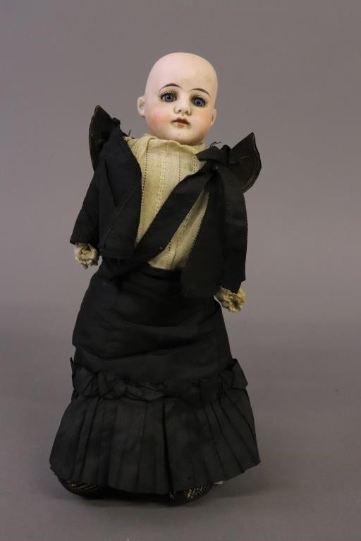 German bisque head doll, as found, 12h
CONDITION: