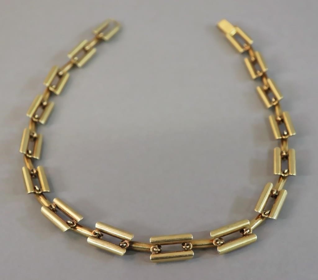 14 karat gold ladies necklace,