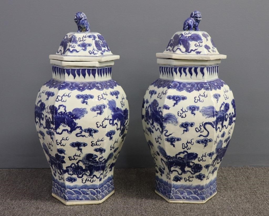 Large pair of Chinese porcelain 3111e7