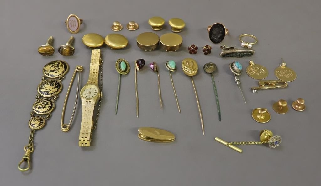 Assortment of jewelry to include 31129c