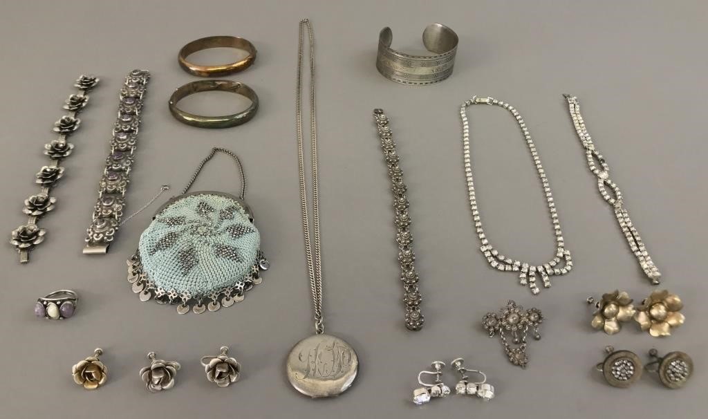 Victorian ladies jewelry to include 31133b