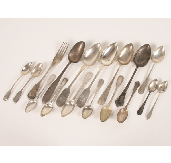 Lot of 17 silver utensils (16 spoons