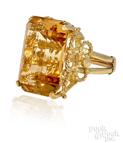 CITRINE RING, APPROX. 30.00 CT.Citrine