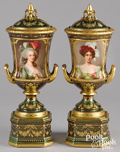 PAIR OF VIENNA PORCELAIN COVERED 3116ae