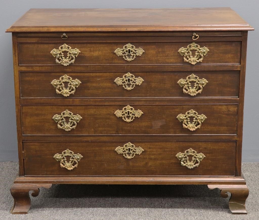 Georgian mahogany batchelors chest,