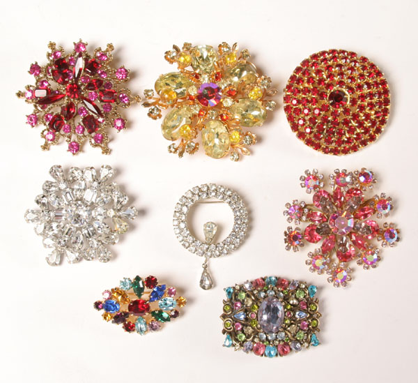 Lot of eight costume jewelry pins  4e8d5