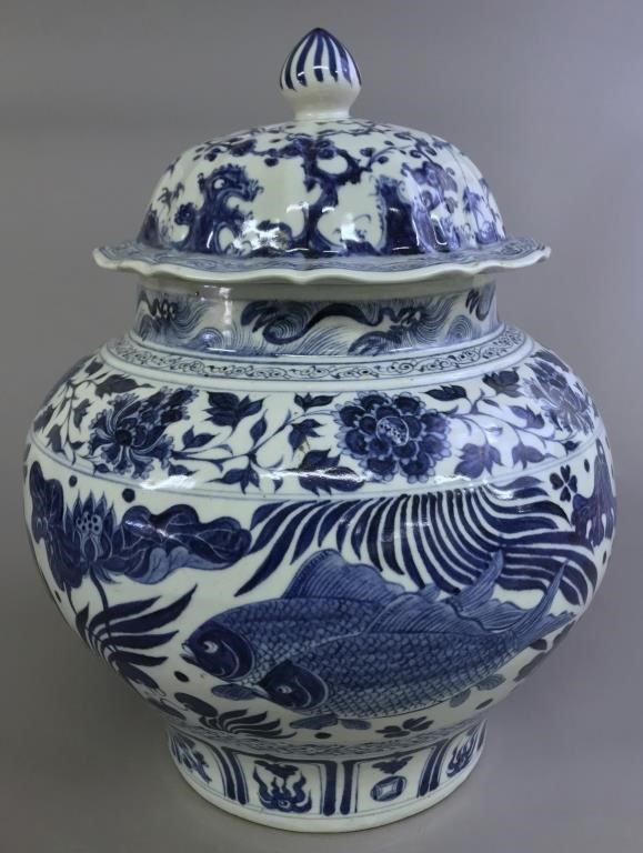 Large Asian blue and white covered 311887