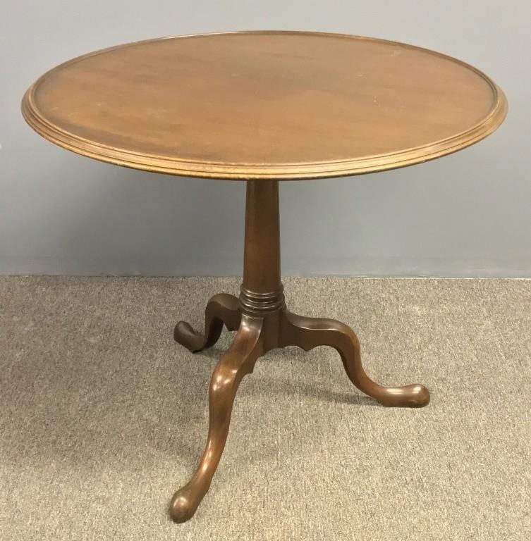 Queen Anne style mahogany round top 31192a