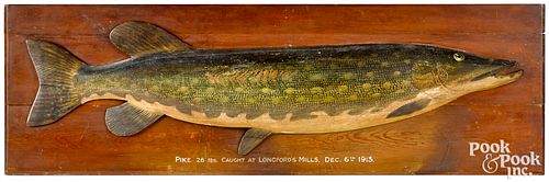 CARVED AND PAINTED FISH PLAQUECarved 3119f7