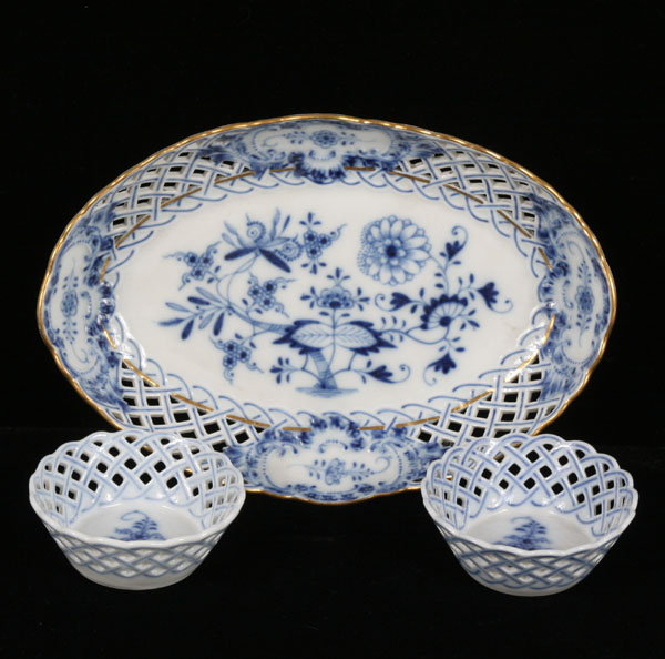 Meissen Blue Onion oblong gilt 4e929