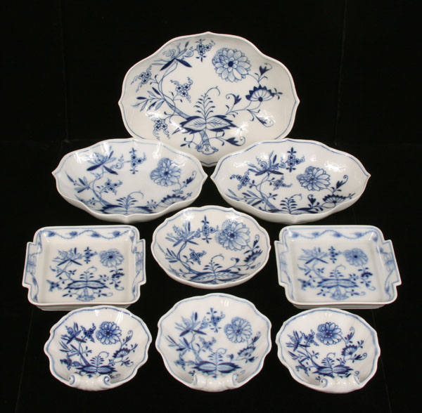 Meissen porcelain blue onion table 4e935