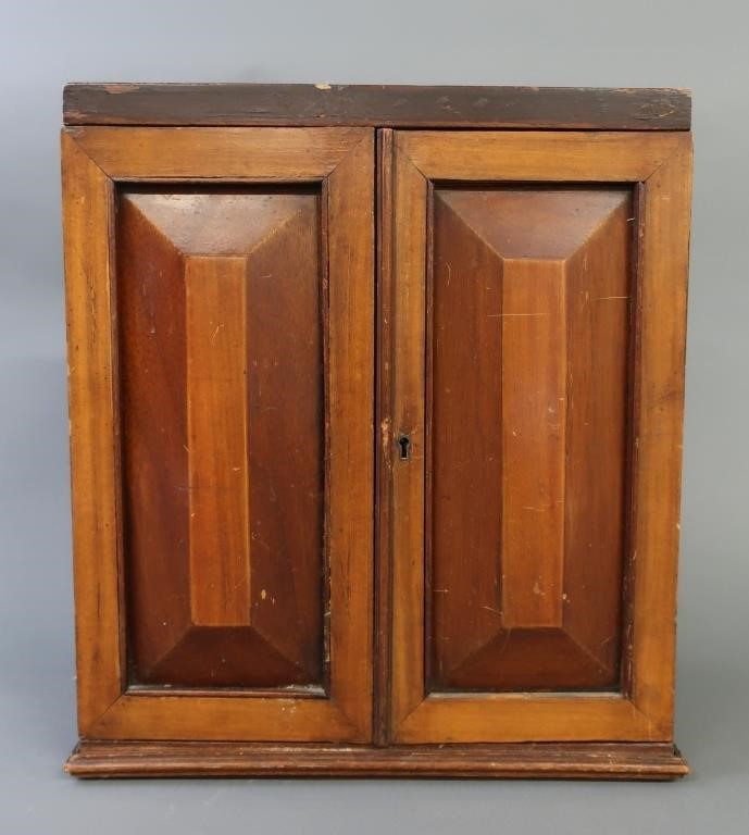 Mahogany small cabinet with raised