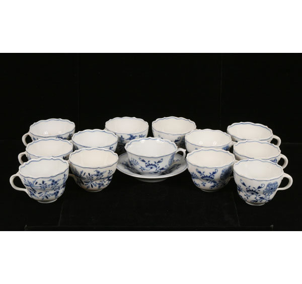 Twelve Meissen Blue Onion porcelain