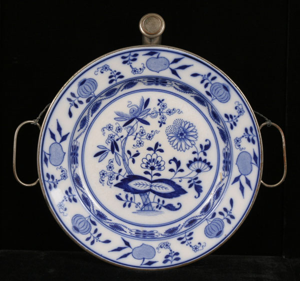 Meissen porcelain blue onion dish  4e940