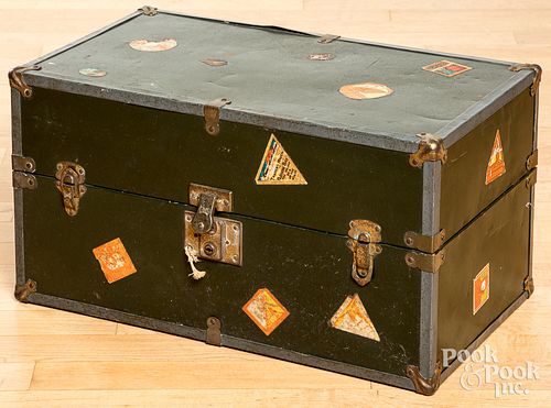 VINTAGE DOLL TRUNKVintage doll trunk,