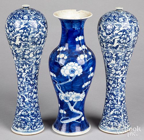 THREE CHINESE BLUE AND WHITE VASESThree 312121